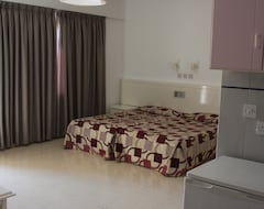 Apart Otel Astreas Beach Hotel Apartments (Paralimni, Kıbrıs)