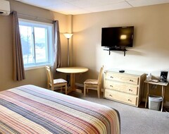 Lodge Hotel H1 · Cozy Hotel Room W/pool & Gorgeous View Of Loon Mtn (Lincoln, USA)