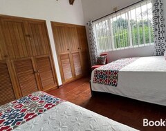 Casa/apartamento entero Casa En Cerritos Con Piscina Y 4 Habitaciones (Pereira, Colombia)