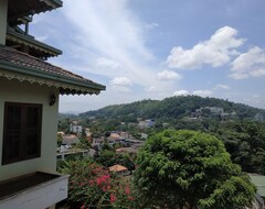 Otel The Breeze (Kandy, Sirilanka)