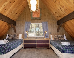 Khách sạn Singing Pines Lodge~8 Bd Furnished Group Cabin~Walk To Town~ (Big Bear Lake, Hoa Kỳ)