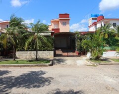 Khách sạn Tere Hostel House - Few Steps Away To The Sea (Havana, Cuba)