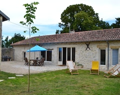 Toàn bộ căn nhà/căn hộ Stone House For 10 Persons, Private Pool, Enclosed Garden (Pleuville, Pháp)