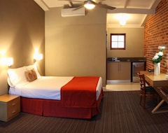 Motel Rose & Crown Hotel (Perth, Australija)