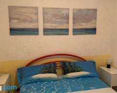 Entire House / Apartment Appartamento Sul Mare Ibiscus (Ferruzzano, Italy)