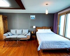 Hotel Liverpool Pension (Jeju-si, South Korea)