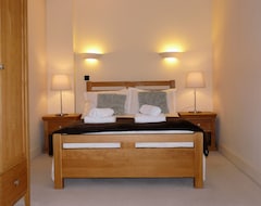 Toàn bộ căn nhà/căn hộ Vellum Court - A Spacious Apartment That Sleeps 5 People In 3 Bedrooms (Havant, Vương quốc Anh)