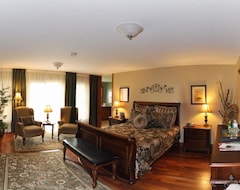 Khách sạn Stone Edge Estate Bed & Breakfast - Escarpment Suite (escarpment Room And Terra Cotta Room) (Halton Hills, Canada)