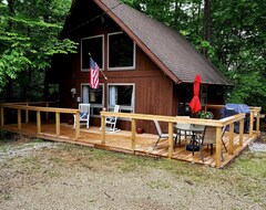 Hele huset/lejligheden Cozy Cabin- A Frame Style Cabin With Loft Just Steps From The Lake! (Greencastle, USA)