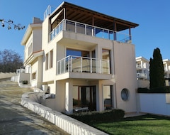 Hele huset/lejligheden Sunny 5 Storey 4 Bedroom Villa With Sea View And Private Spa (jacuzzi & Sauna) (Byala, Bulgarien)
