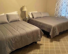 Hele huset/lejligheden Walk To The Stadium! Private, Gated, And Lighted Parking. (Baton Rouge, USA)