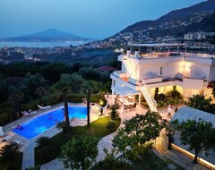 Toàn bộ căn nhà/căn hộ Private Villa With A/c, Private Pool, Wifi, Hot Tub, Tv, Terrace, Panoramic View, Close To Sorrento (Viano, Ý)