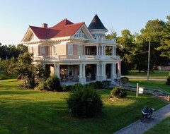 Entire House / Apartment Victorian Splendor In So. Illinois: Wallmanor.com (Mound City, USA)