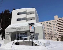 Khách sạn Hotel Justice Ski In-Ski Out (Niigata, Nhật Bản)