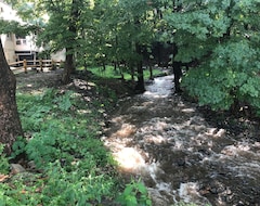 Toàn bộ căn nhà/căn hộ Creekside Lodge On The Delaware River With A Seasonal Creek In The Side Yard (Sparrow Bush, Hoa Kỳ)