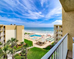 Hotel Ocean View 5th Floor Castle Reef Condo ~ Overlooking Pool And Beach (New Smyrna Beach, Sjedinjene Američke Države)