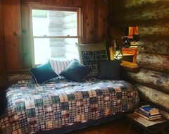 Entire House / Apartment Quiet Lakeside Log Cabin With Teaching/studio Space Available For Retreats (Bigfork, USA)