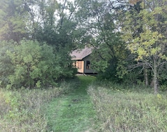 Entire House / Apartment Family Cabin Situated Between Two Lakes And Next To Acres Of Private Woodlands. (Dalton, USA)