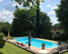 Toàn bộ căn nhà/căn hộ La Jolie Cottage, A Lovely Retreat For A Couple With Pool (Saint-Germain-des-Prés, Pháp)