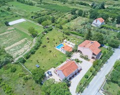 Tüm Ev/Apart Daire Villa Thousand Roses - Four-bedroom Villa With Terrace And Swimming Pool (Konavla, Hırvatistan)