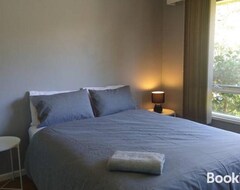 Casa/apartamento entero Large Happy 5 Bedroom Home @ Hackett! (Sutton, Australia)