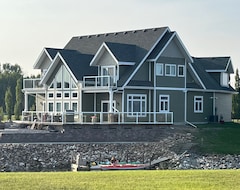 Toàn bộ căn nhà/căn hộ Lake House - Pigeon Lake (Westerose, Canada)