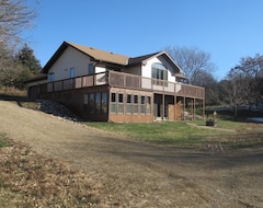 Entire House / Apartment Beautiful House Located Within 1/4 Mile Of The Missouri River (Geddes, USA)