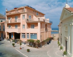 Hotelli New Hotel Sonia (Castellabate, Italia)