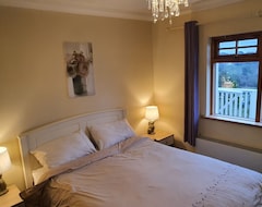 Cijela kuća/apartman Luxury 5 Bedroom Private And Modern House Short Walk To Ashford Village And M11 (Ashford, Irska)