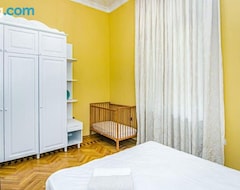Entire House / Apartment Continental Apartment (Baku, Azerbaijan)