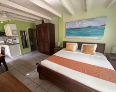 Khách sạn Azure & Art Studio (Simpson Bay, French Antilles)