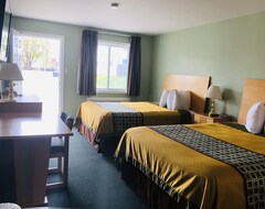 Khách sạn Perth Plaza Inn & Suites (Perth, Canada)