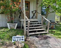 Bed & Breakfast West 1077 Guest Ranch - Laurel Cottage (Tarpley, USA)