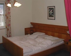 Hotelli Double Room Standard Without Balcony Nr. 15 - Hotel Garni Stabauer (Mondsee, Itävalta)