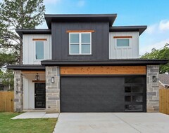 Toàn bộ căn nhà/căn hộ New Contemporary Home - Bright & Spacious! (Fort Worth, Hoa Kỳ)