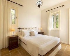 Hele huset/lejligheden Elegant Andros Beach House | Villa Stenies Anatoli | 5 Bedrooms | Stunning Seaviews | Piso Gyalia Beach (Andros - Chora, Grækenland)