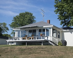 Entire House / Apartment Your Windows To The Ocean, Lobstering Village, And Private Floating Dock! (Bristol, USA)