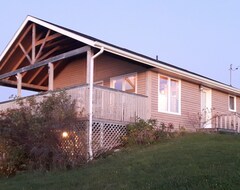 Toàn bộ căn nhà/căn hộ Family And Pet Friendly Modern Beach Cottage (Northport, Canada)