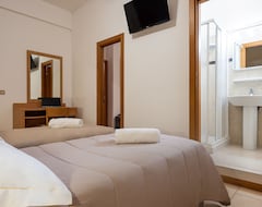 Khách sạn Amadei Hotel Figaro & Apartments (Pésaro, Ý)