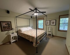 Casa/apartamento entero Accesible Lake MI Beach-Sin escaleras, bañera de hidromasaje, maderas, 2 chimeneas y privacidad. (Glenn, EE. UU.)