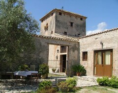 Cijela kuća/apartman Holiday Home On Estate, Surrounded By Citrus And Olive Trees, 7km From The Sea (Guardavalle, Italija)