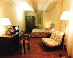 Khách sạn Hotel La Rocca (Gubbio, Ý)