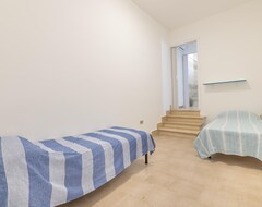 Toàn bộ căn nhà/căn hộ Spacious Holiday Home In Marina Di Mancaversa With Terrace (Marina d'Agro, Ý)