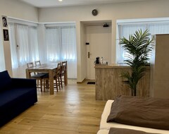 Koko talo/asunto Apartment With 2 Bathrooms / Smart Tv (Rheinstetten, Saksa)