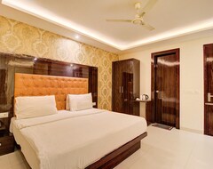 Hotel FabExpress Iconic Suites New Delhi Airport (Delhi, India)