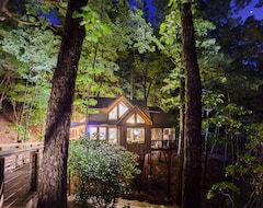 Entire House / Apartment Inn The Ravine Upscale Treehouse, Sunken Hot Tub, Fireplace & Pit, Private (Blue Ridge, USA)