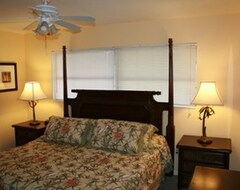 Khách sạn Flamingo Bayside Suites (Fort Myers Beach, Hoa Kỳ)
