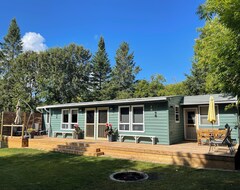 Entire House / Apartment Cabin Rental On Secluded, Calm, Clear, Quiet, Gull Lake (Gull Lake, Canada)