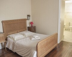 Khách sạn Triple Room With Corner Bath Street View (Saint-Baslemont, Pháp)