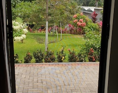 Toàn bộ căn nhà/căn hộ Three-bedroom House In Two Acres Of Land And Exotic Gardens (Garita, Costa Rica)